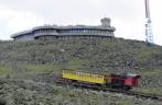Trem leva turistas ao topo do Mount Washington, nas White Mountains, região de Lincoln, em New Hampshire - Estados Unidos